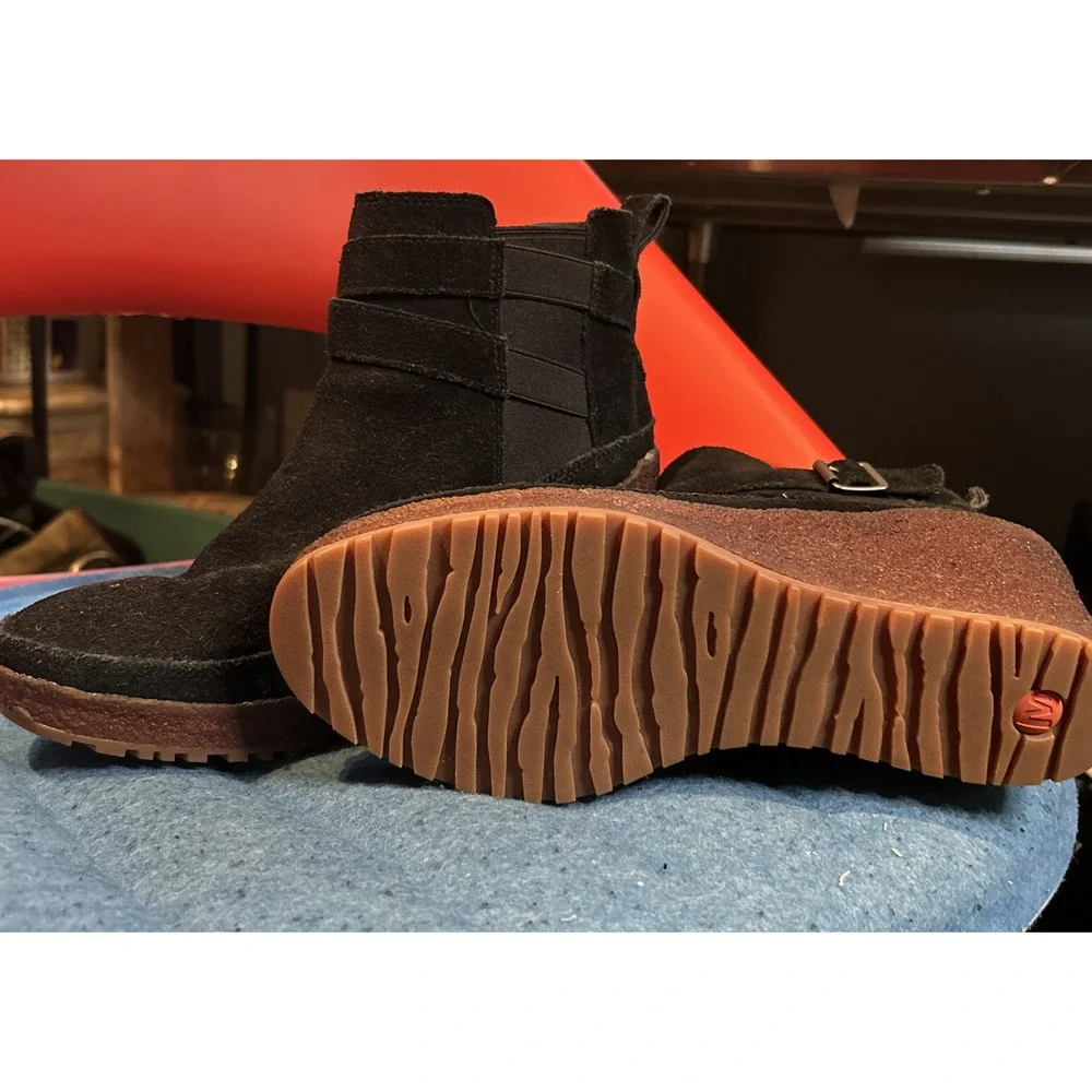 MERRELL Size 9.5 Suede Wedge Heel Tremblant Buckle Platform Boots Ankle Booties